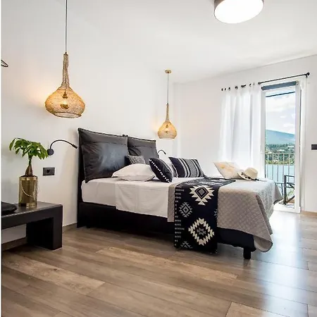 A & B Minimal ιι With Sea View In Apartament *