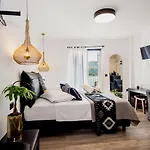 A & B Minimal ιι With Sea View In Apartment