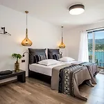 A & B Minimal ιι With Sea View In Apartment *