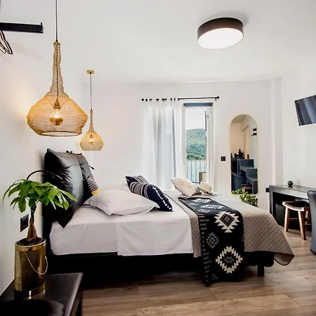 A & B Minimal ιι With Sea View In Apartman