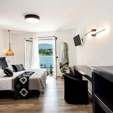 A & B Minimal ιι With Sea View In Appartement *