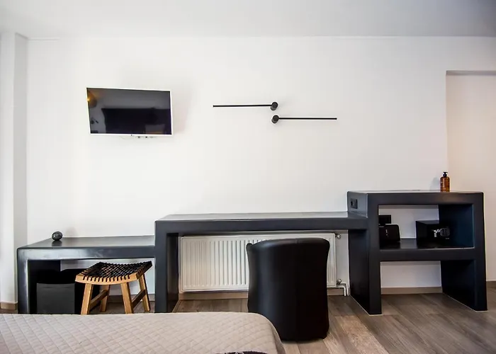 A & B Minimal ιι With Sea View In Apartment